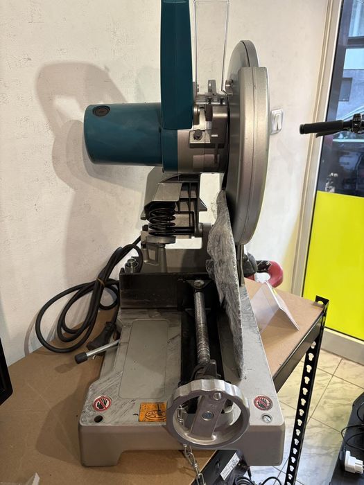 Отрезна машина Makita LC1230