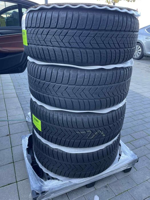 Зимни/ Pirelli SottoZero 245/45 R18 100V XL Run Flat