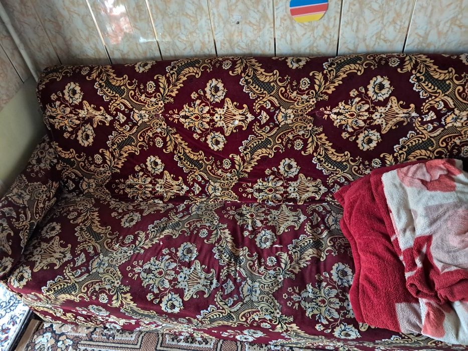 Divan sotiladi holati yaxshi