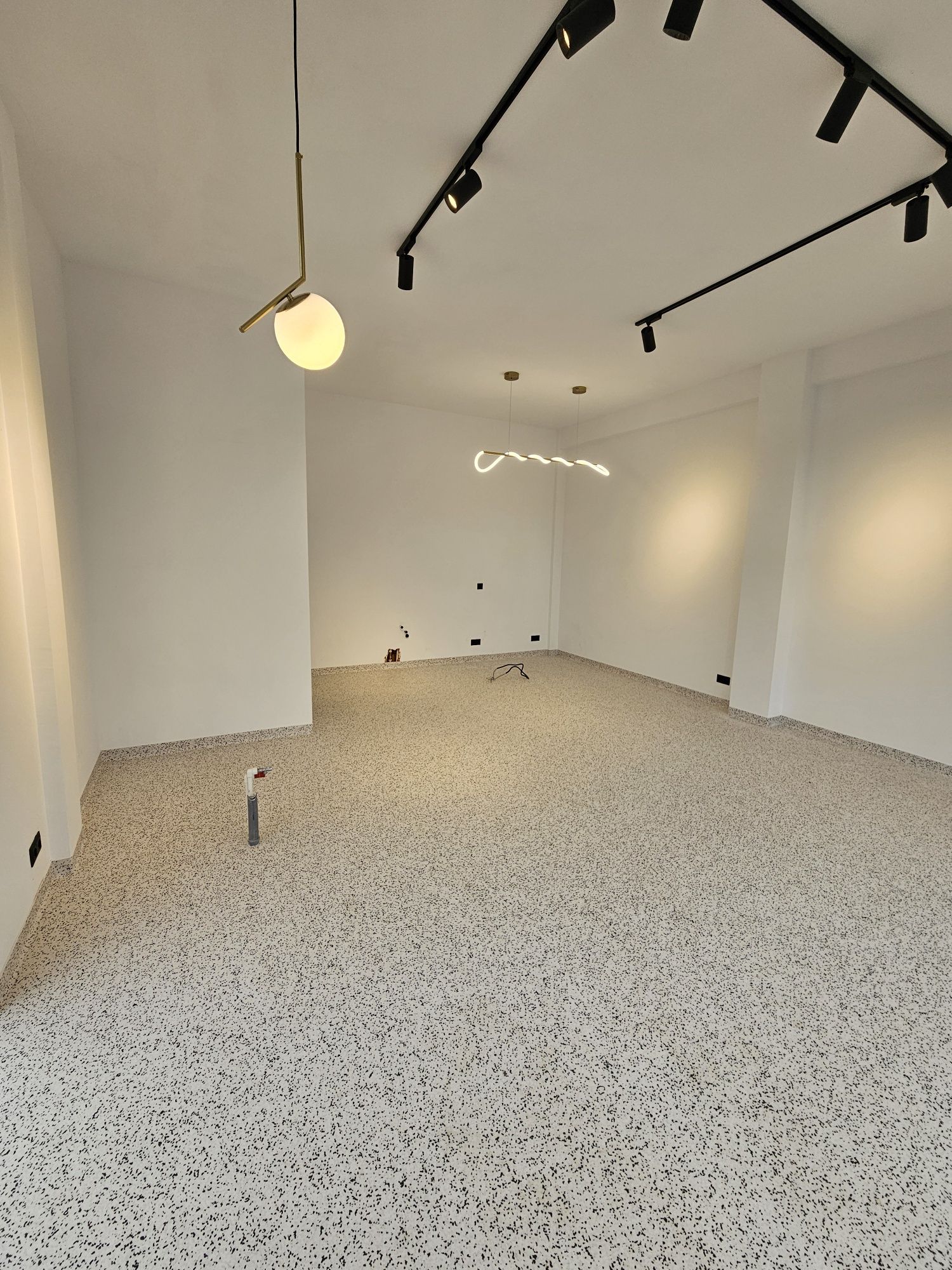Inchiriez Spatiu Comercial