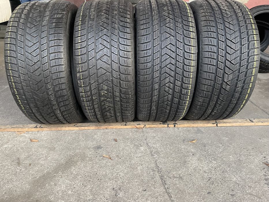 4 anvelope de iarna 295/40/20  Pirelli