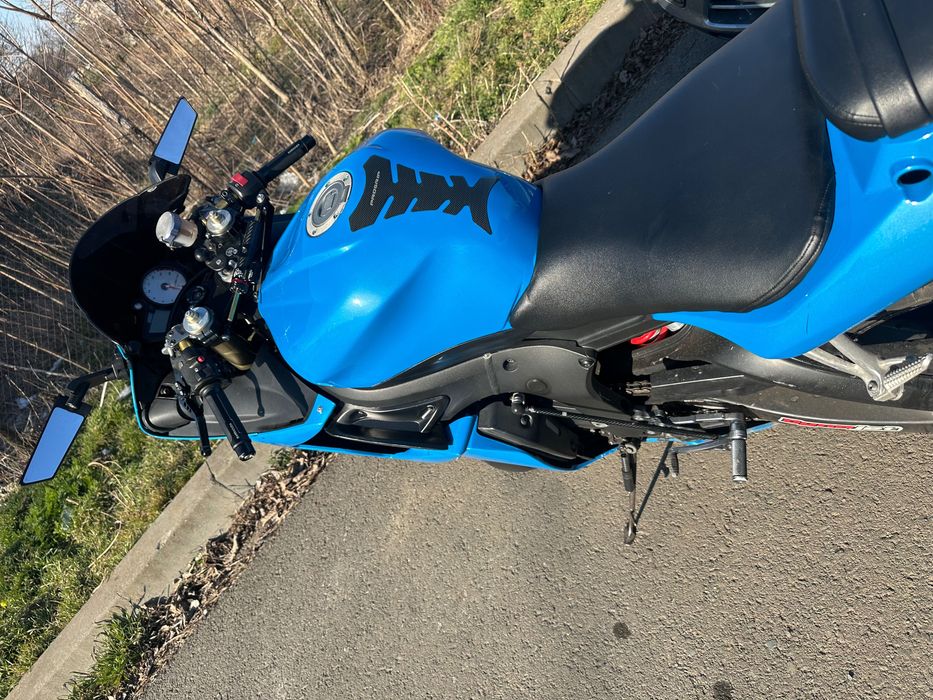Vând motor Yamaha