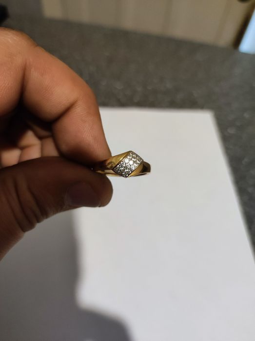 Кольцо золотое 2.73 гр 585 проба с фианитами -18 р.производства РФ