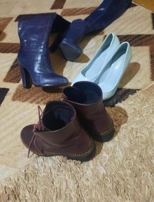 Отдам бесплатно женскую обувь