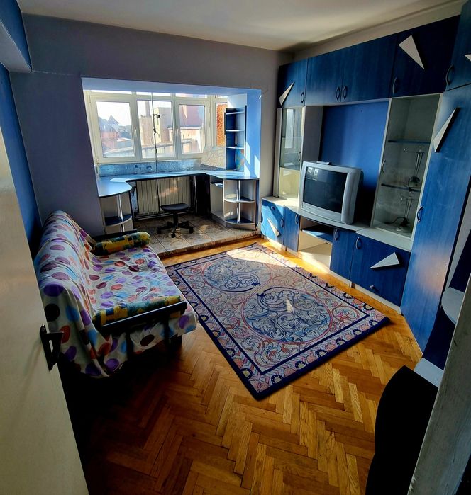 Vând apartament 4 cam, central, două băi et 3/4