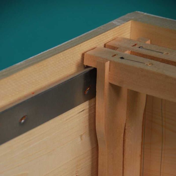 Stup complet cu balconas de 12 rame, Magazie, rame insarmate, hranitor