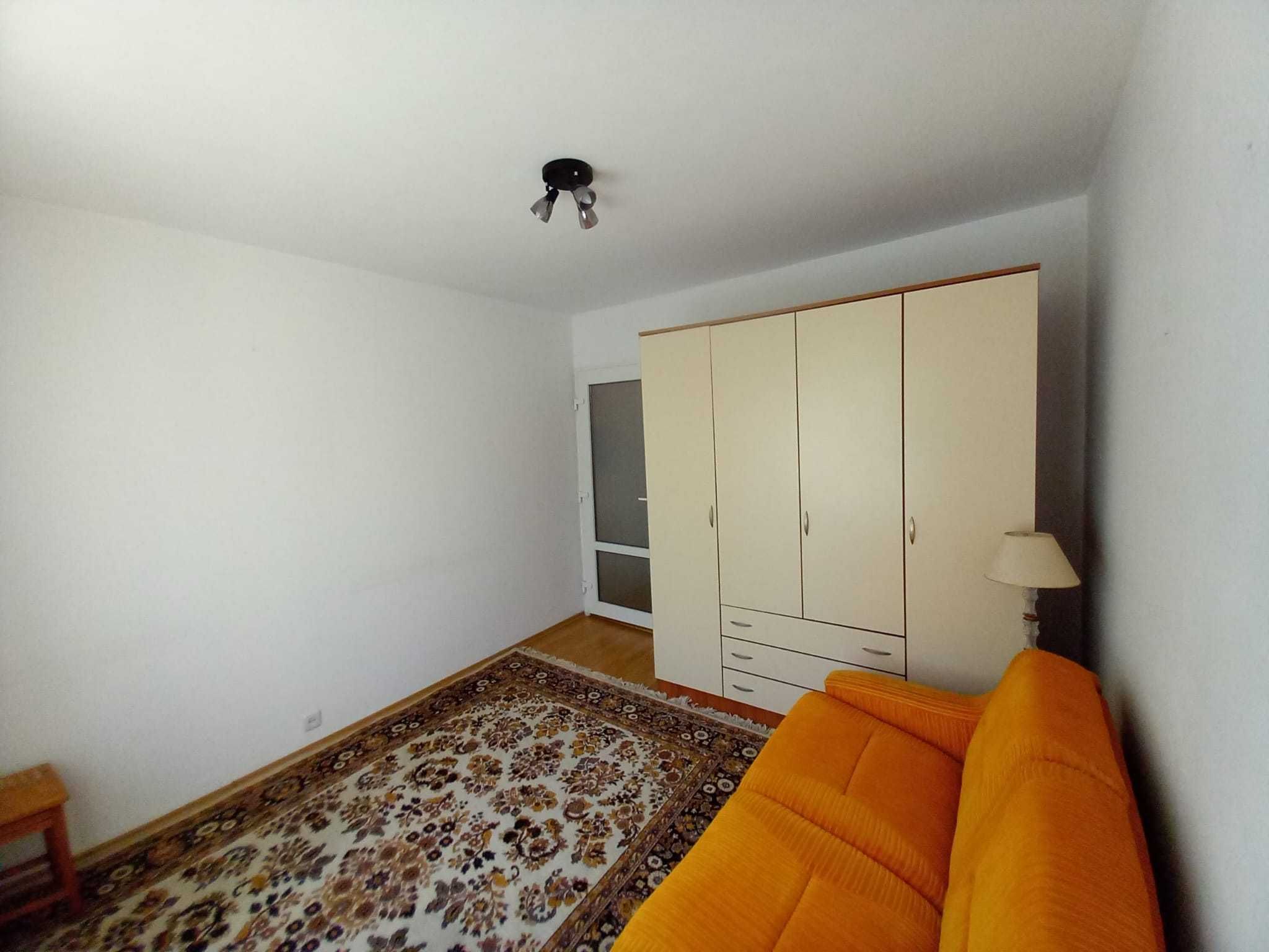 Proprietar inchiriez apartament 3 camere decomandat, Ghencea