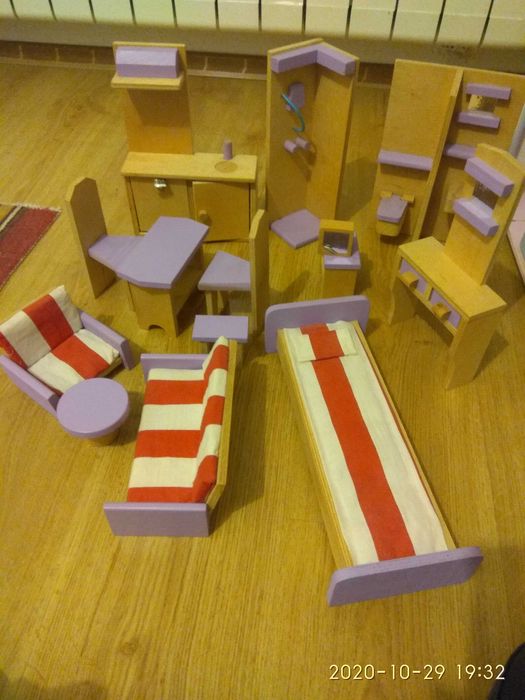 Дървена къща за кукли