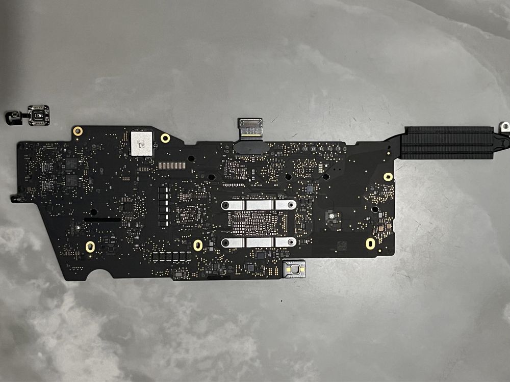 Placa de baza Macbook Pro A2338 M1 pentru piese