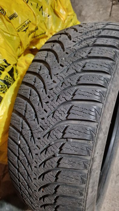 Продавам зимни гуми Kumho: 2 бр. 155/60/15 и 2 бр. 175/55/15