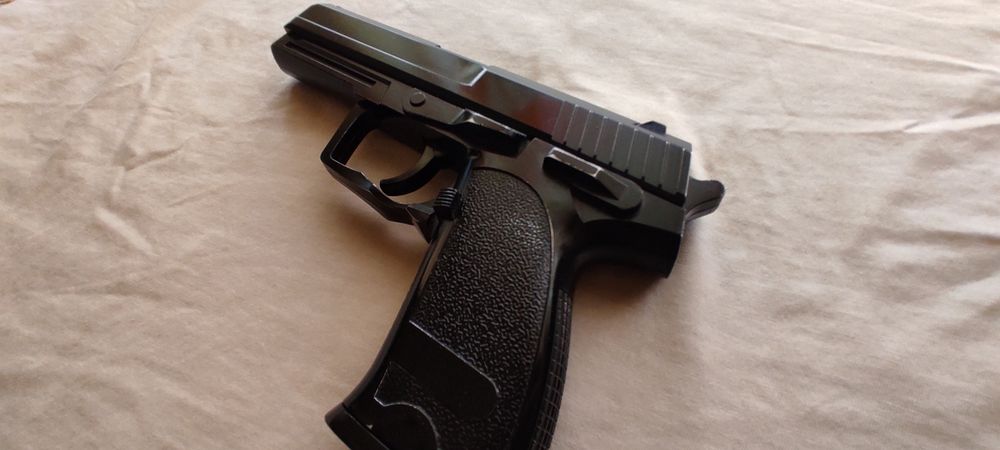 Меняю полнометаллический HK USP spring (отличное состояние)на модельки