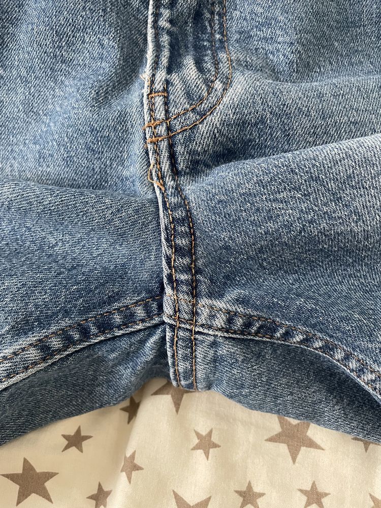 Vand pantaloni scurti jeans H&M marimea 40