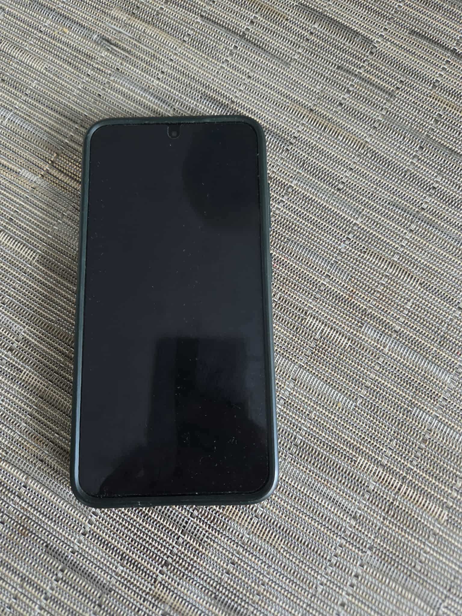Продавам Samsung S23