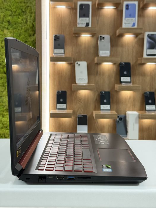 Acer Nitro 5 | Intel i7 7700HQ | 256 GB SSD | 16 GB RAM |