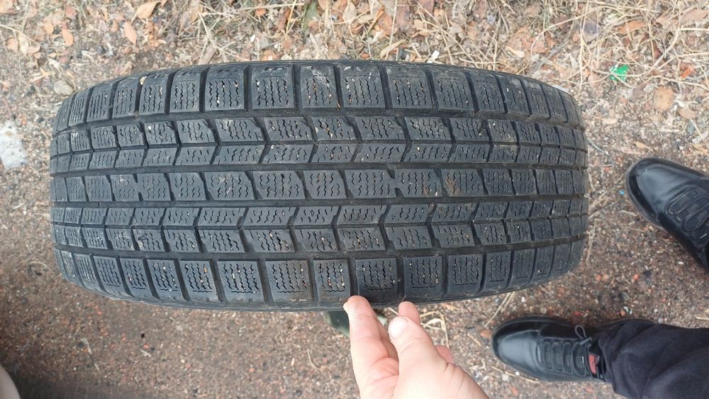 Один балон, на запаску может надо