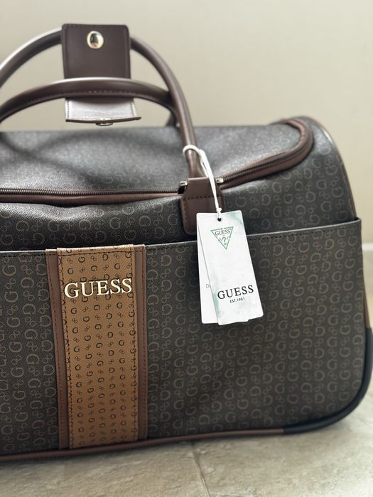 Ръчен куфар/сак с колелца Guess