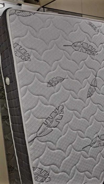 Продам большое декаротивное дерево в 2 метра пушистое есть 2 дерева