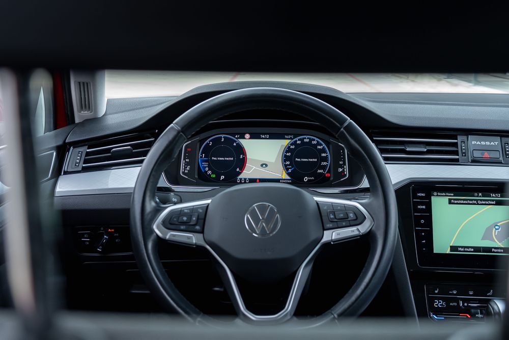 VW Passat-ACC-RAR-Automat-An 2023–Virtual Cockpit-Camera-83403 km-Navi