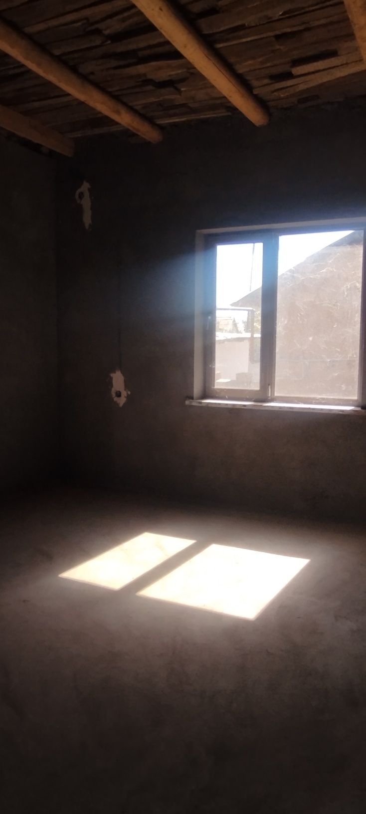Ховли 16 сути 320 м²  сотилади