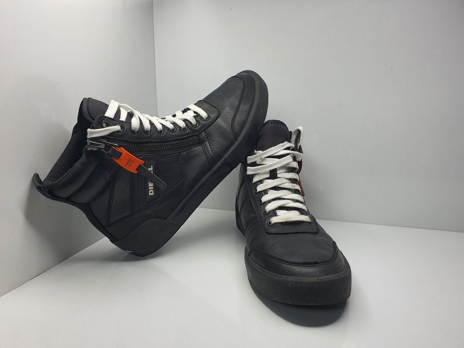 Кецове Diesel 

Носени,но в много добросъстояние. .

Размер: 41 стелка