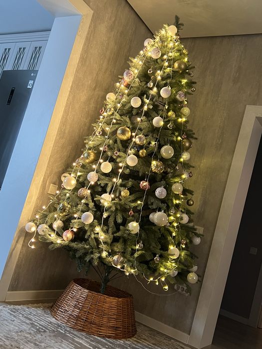 Продам Голубую Ель Новая ( использовалась 1раз ) хранилась в упаковке.