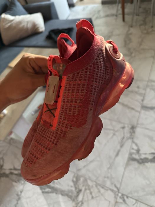 Продавам три чифта обувки