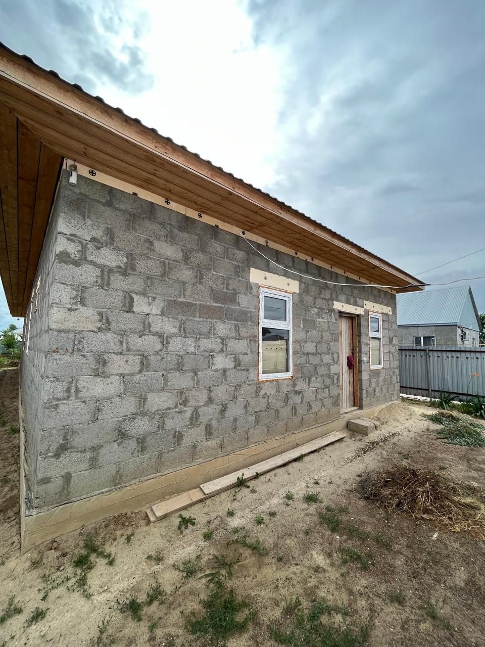 Продётся дом в черновом варианте с времянкой