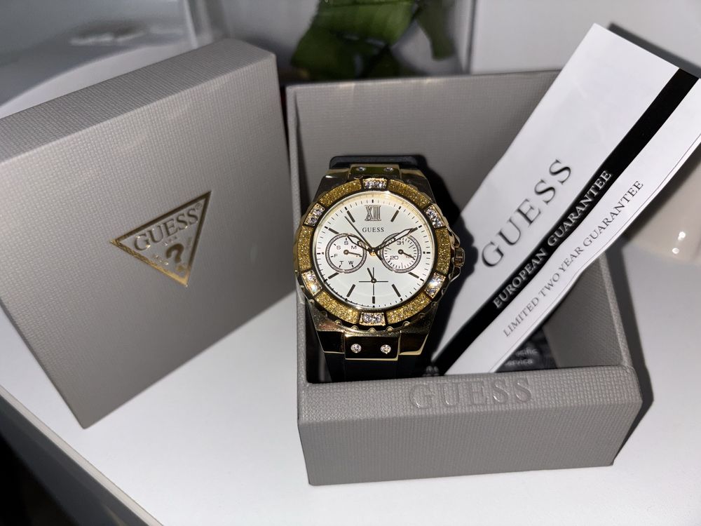 Vand ceas nou doar probat marca Guess original.