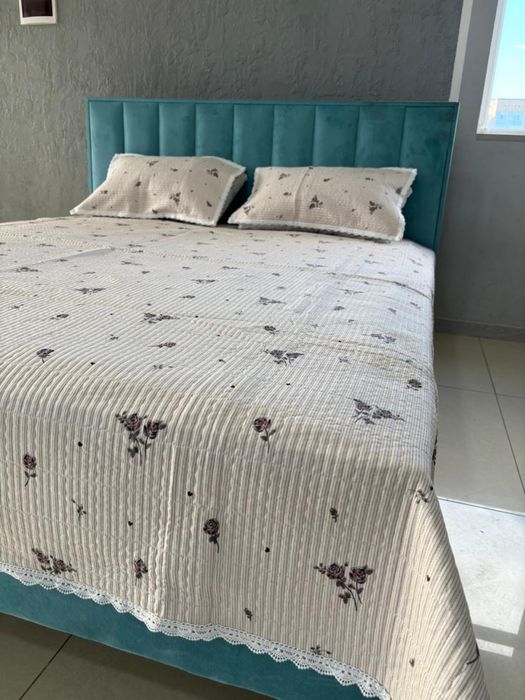 Покрывало на кровать тосек жапкыш на подарок покрывал с наволочками