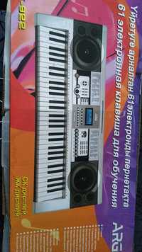 Продам синтезатор новый 61 клавиш