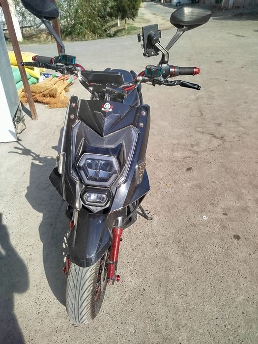 Электроскутер сотилади