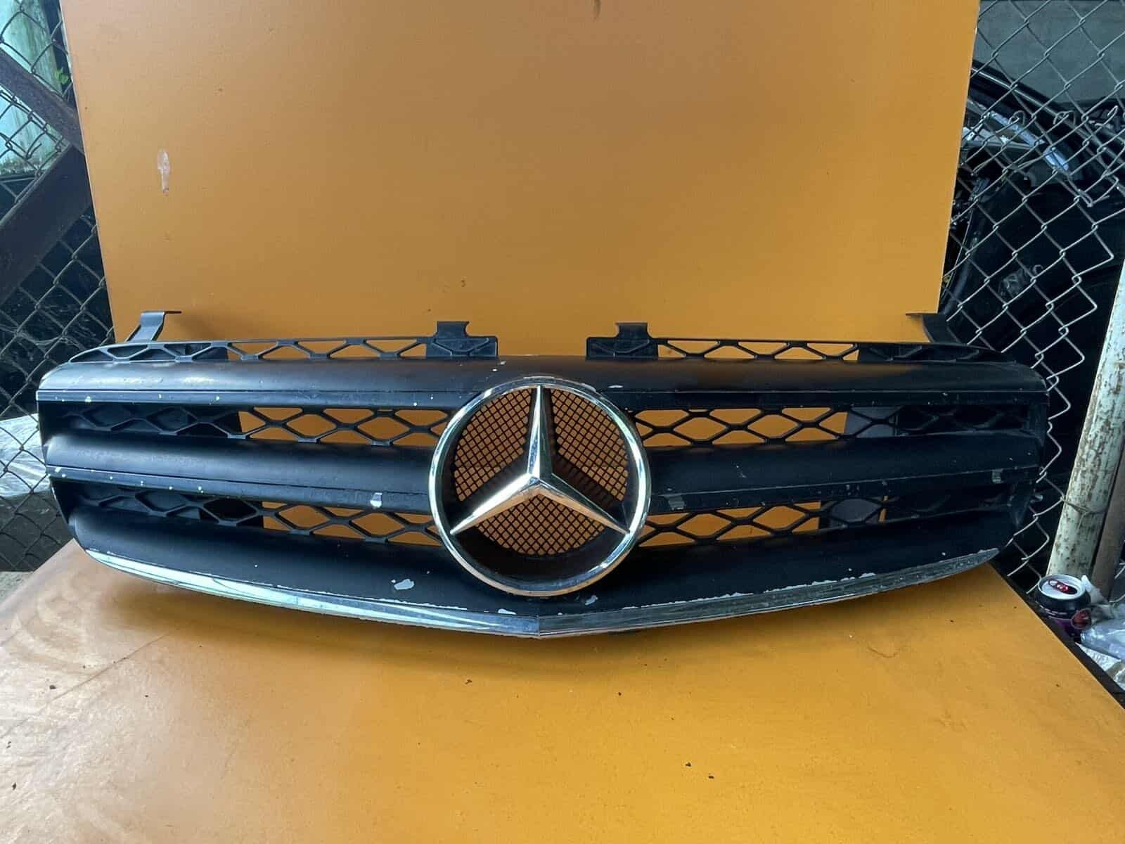 Mercedes W251 R class оригинална решетка маска