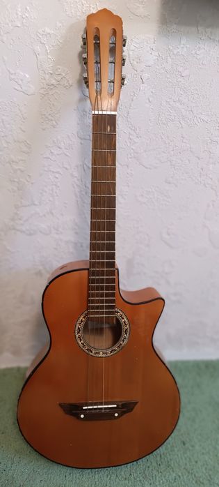 Гитара 6ти струнная акустическая.
