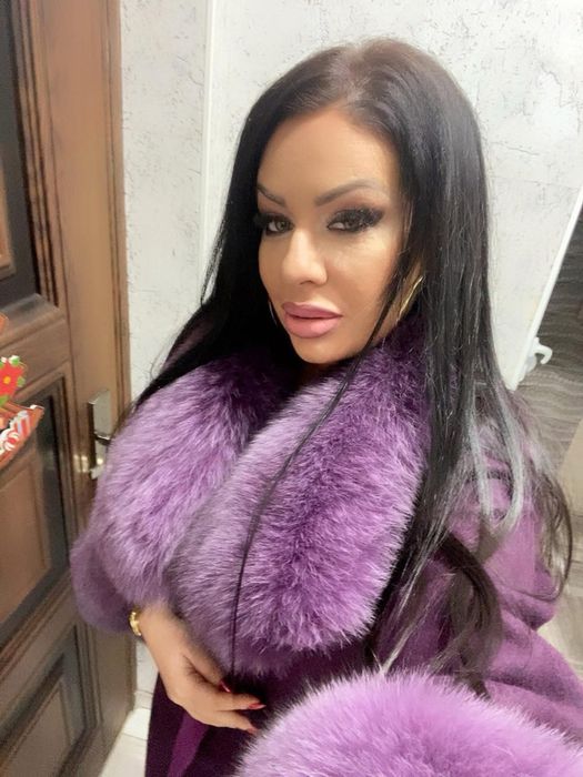 Палто с яка от ест косъм