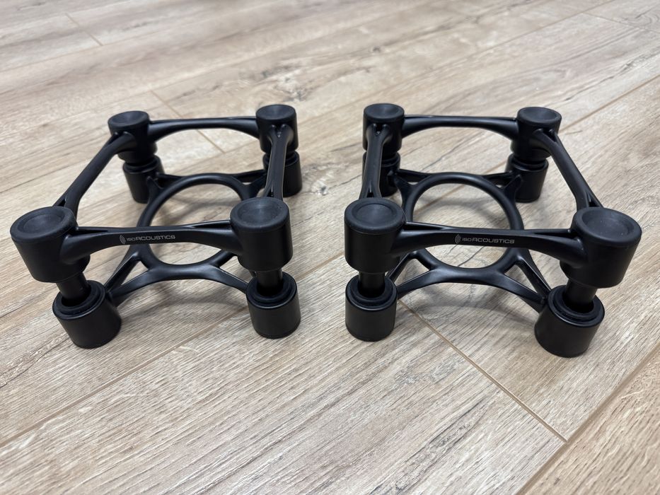 Vand stand pentru boxe IsoAcoustics Aperta