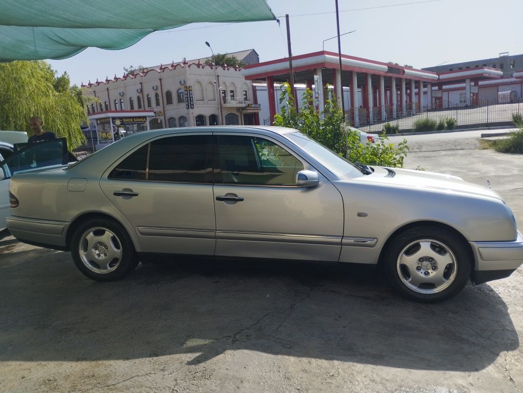 Mercedes benz 210 srochno!