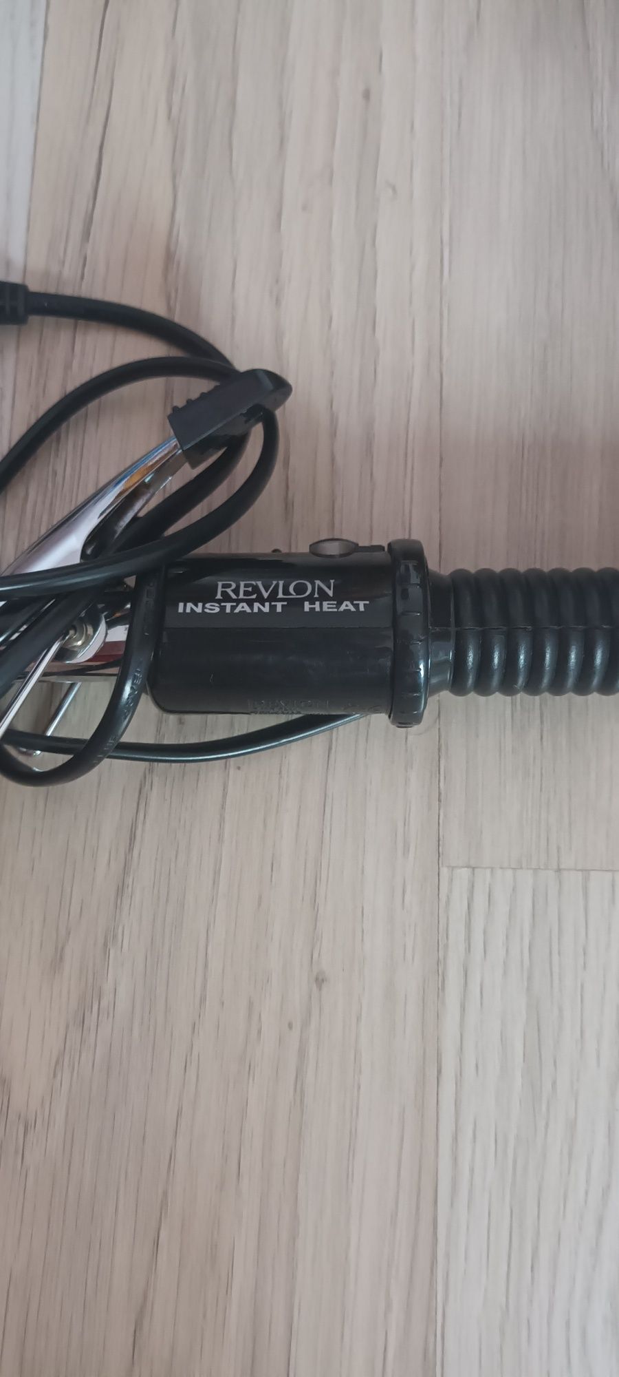 Маша за коса Revlon.Запазена.Цена-20 лв.