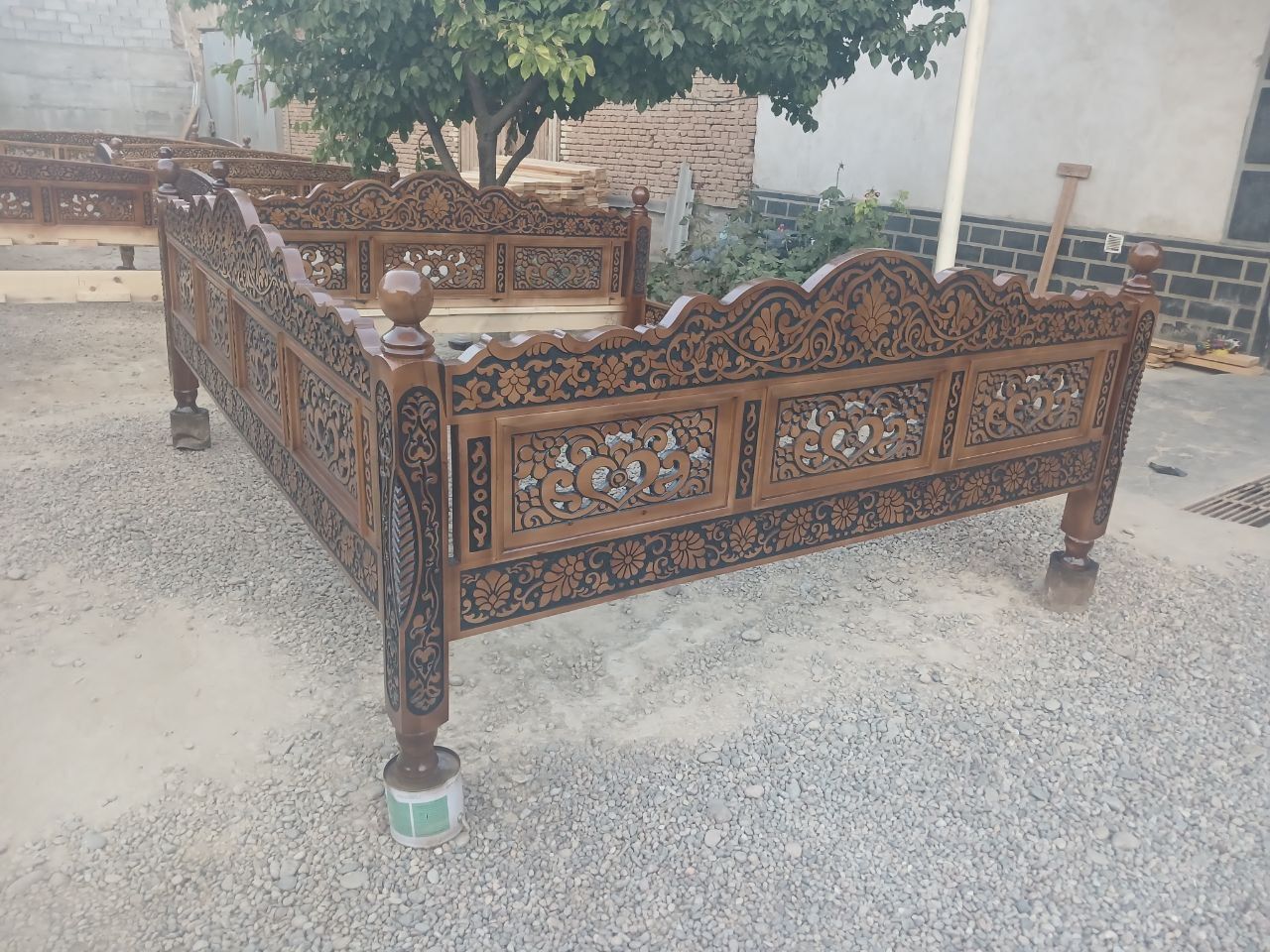 SO'RI KARAVATLAR.Ayni birinchi qo'l ustani sahifasidasiz