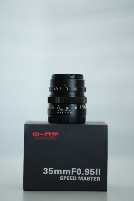 Продавам фотоапарат Panasonic  GH5 в комплект с обективи и аксесоари.