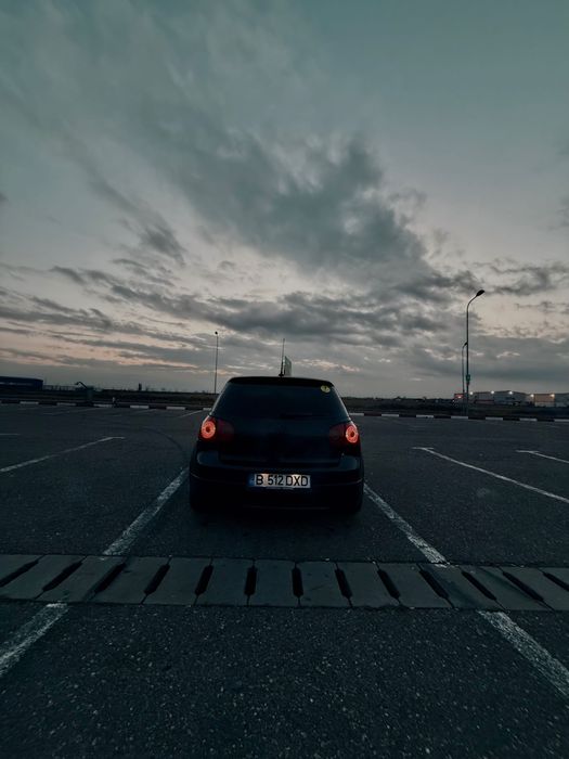 Vând Golf 5 pentru piese