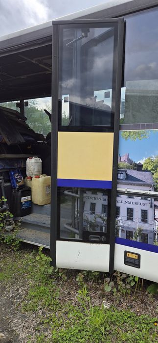 Usa mijloc partea din fata autobuz Mercedes Integro