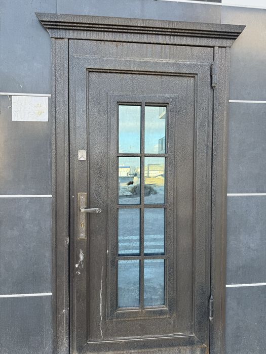 Продается Металическая дверь в хорошем состояний , цена договорная