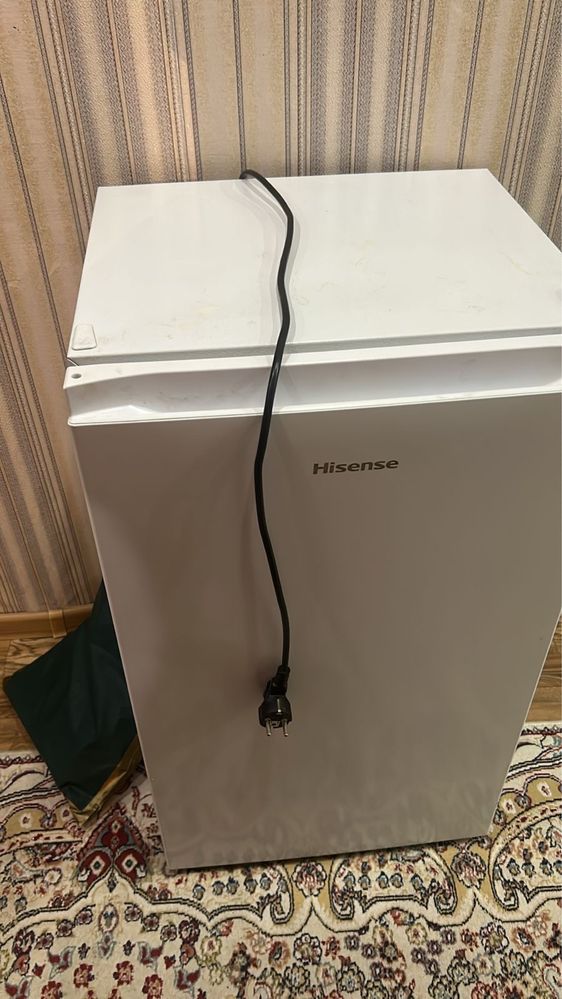 Холодильник Hisense