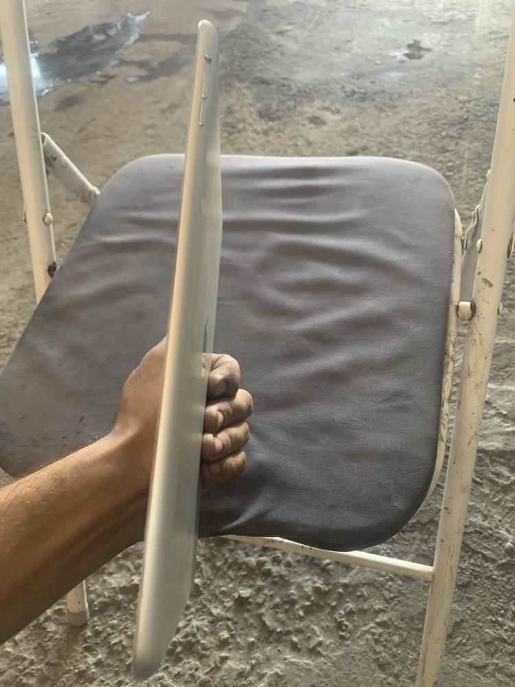 Ipad air 2 sotiladi batare