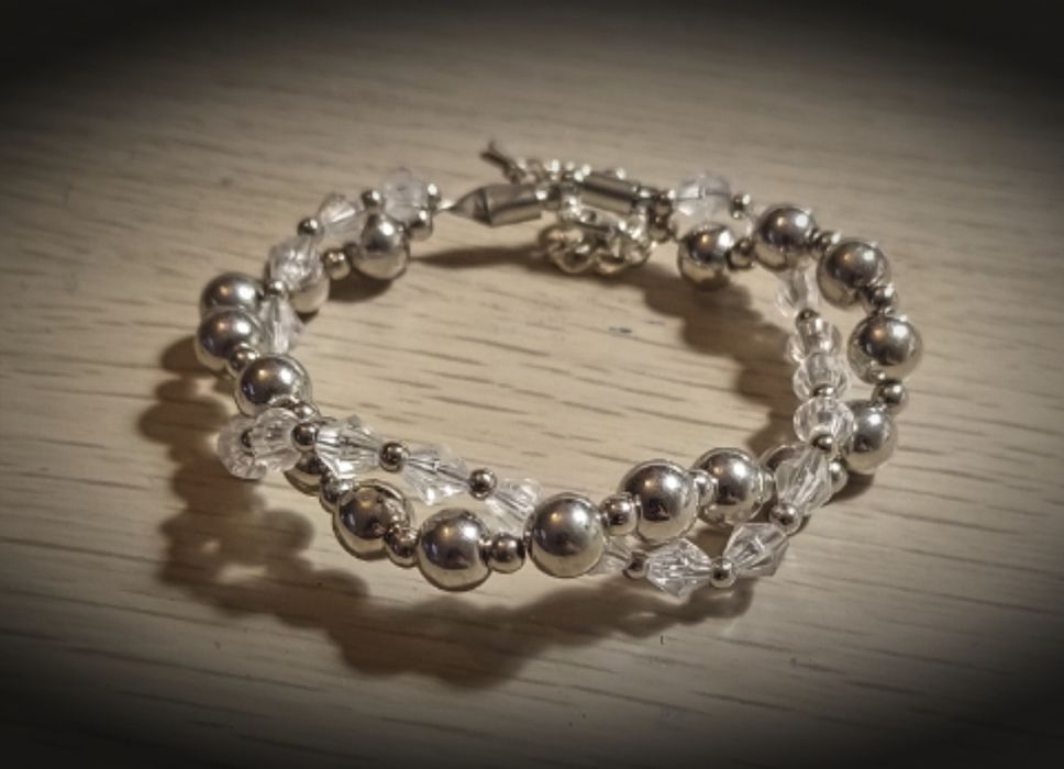 Brățară handmade cu mărgele, fir de oțel – argintiu, roz sau șampanie