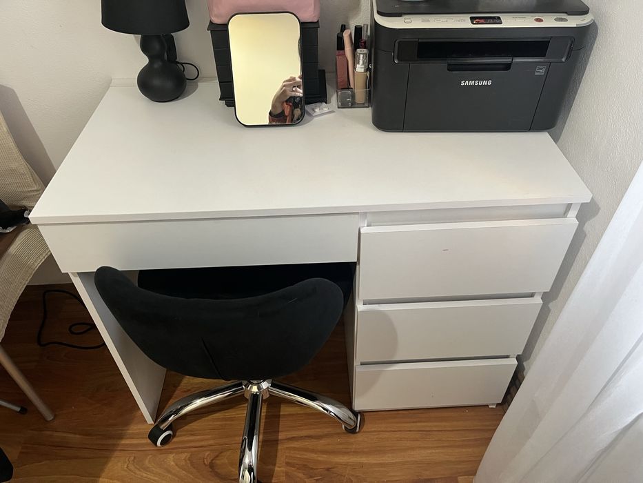 Masă de birou simplă