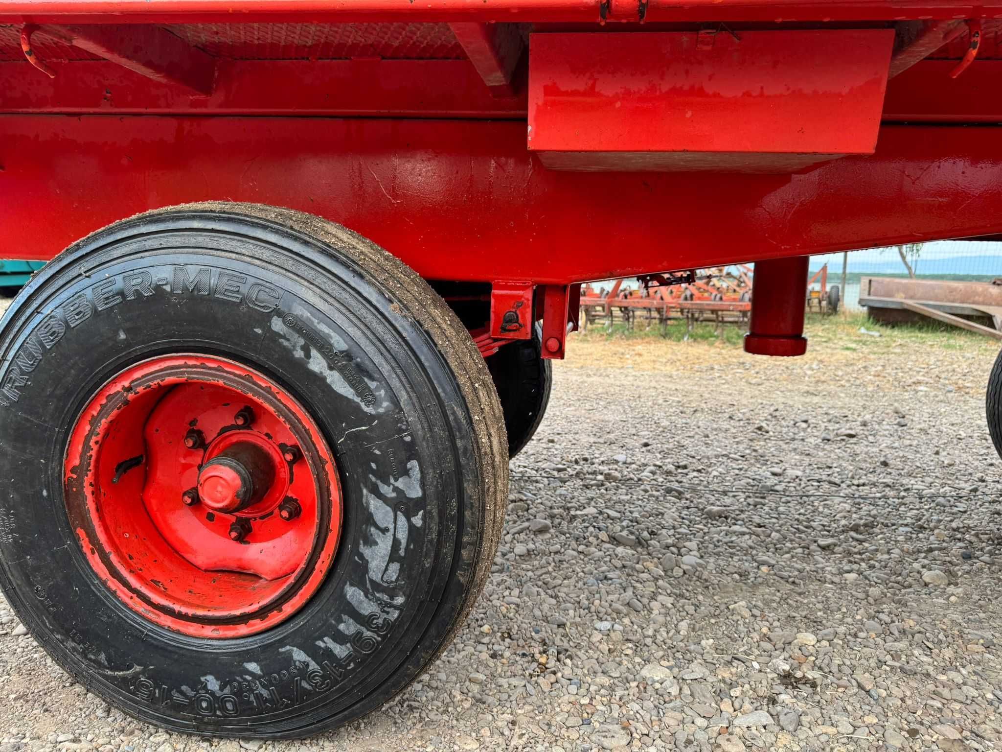 Remorca Agricola Basculabila Cereale 8 to basculare 3 parti la tractor