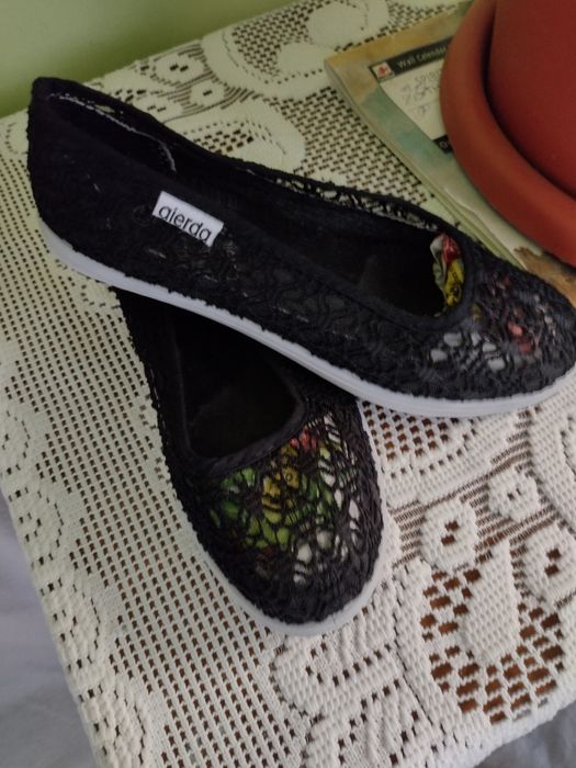 Sandale ,papuci, expadrile dantelate de vara, adidași, pantofi piele,.