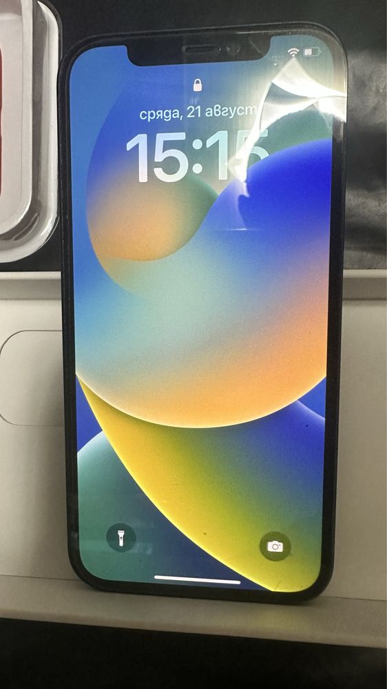 Продавам Iphone 12
