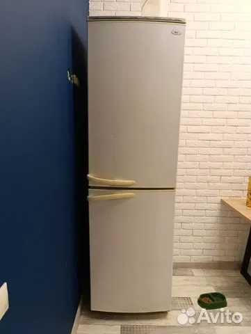 Продам холодильник большой Атлант4 полка морозильник отлично работает